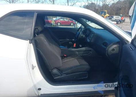 2016 Dodge Challenger Sxt z USA, uszkodzony, nr VIN 2C3CDZAG3GH337760